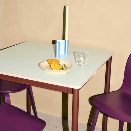 Table carrée Base / 80 x 80 cm - Muuto - Vert clair / Pied brun rouge - Aluminium thermolaqué, Contreplaqué, Stratifié