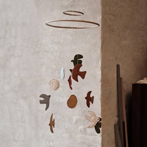 Baby-Mobile Swif Bird textil bunt - Ferm Living - Bunt / Bambus - Bambus, Organische Baumwolle, Recyceltes Polyester