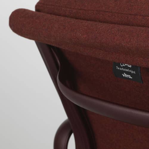 Fauteuil pivotant Soft Pad EA 208 tissu marron / Eames (1969) - Vitra - Marron (tissu Cosy 2) / Pied bordeaux foncé - Aluminium-Druckguß, Gewebe, Polyurethan-Schaum