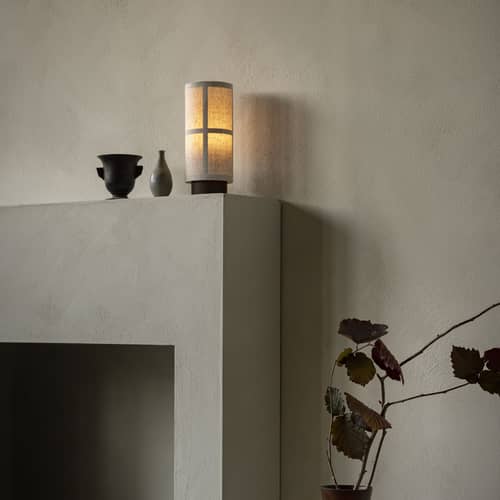 Lampe de table Hashira tissu beige / Ø 18 x H 49,5 cm - Lin - Audo Copenhagen - Beige brut / Chêne foncé - Acier, Chêne teinté, Lin