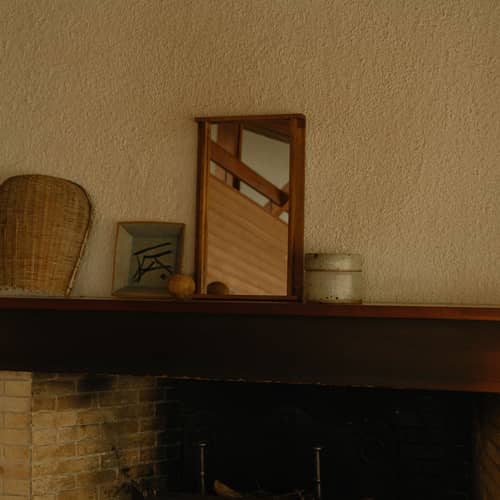 Miroir mural Symmetry Small bois naturel / L 45,8 x H 71 cm - Frama  - Frêne miel -  Verre miroir, Frêne massif teinté