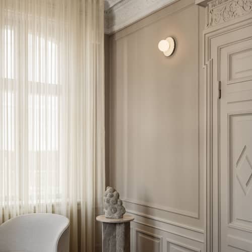 Applique salle de bains Liila Muuse Small / Plafonnier - Ø 20 cm - NUURA - Blanc / Blanc opalin - Aluminium, Verre soufflé bouche