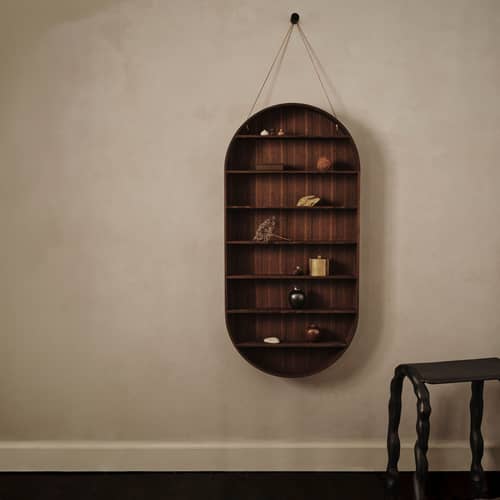 Étagère Oval Dorm bois marron / Vitrine - L 54 x P 7 x H 110 cm - Ferm Living - Chêne fumé - MDF plaqué chêne