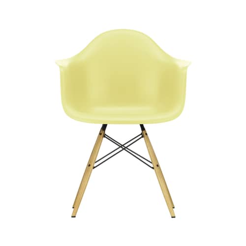 Fauteuil RE DAW - Eames Plastic Armchair / (1950) - Pieds bois clair / Recyclé - Vitra - Citron / érable nuance jaune - Érable massif, Plastique recyclé post-consommation