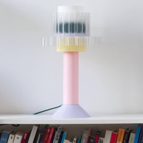 Lampe de table Gigi / H 51 cm - Plastique recyclé / Fabriqué en France - Warren & Laetitia - Pied rose & lilas / Câble vert forêt - Bioplastique, Plastique recyclé