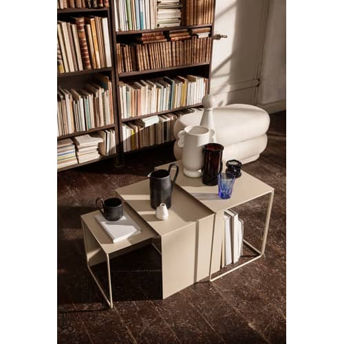 Tables gigognes Cluster métal beige / Set de  3 / Seconde vie - Ferm Living - Beige Cachemire - Acier thermolaqué