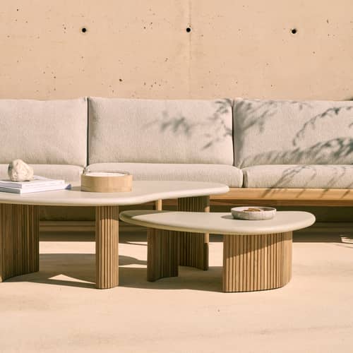 Couchtisch Boomerang Outdoor stein grau / 126 x 74 x H 40 cm - Recycelter Beton & Teakholz - Ethnicraft - 126 x 74 x H 40 cm/ Hellgrau - Beton, Recyceltes Teakholz