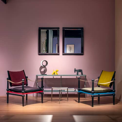 Fauteuil rembourré Twain / Konstantin Grcic, 2024 - Magis - Hêtre noir / Ocre, vert amande chiné, sangle bleu vif - Cuir, Hêtre massif, Mousse, Tissu