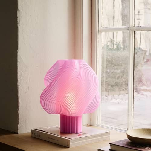 Lampe de table Soft Serve Grande rose / H 35 cm - CRÈME ATELIER - Sorbet à la rose - PLA recyclé