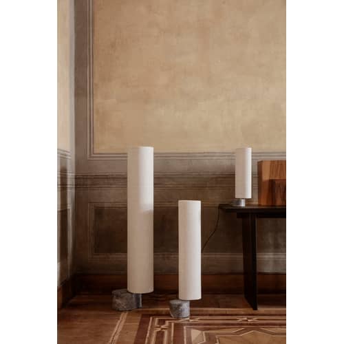 Stehleuchte The Unbound LED textil beige / H 120 cm - Stoff & Marmor / Schwenkbar - Gubi - Leinwand beige / Grauer Marmor - Leinen, Marmor