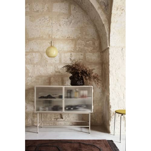 Buffet Haze métal verre beige / L 110 x H 90 cm / 2 portes verre cannelé - Ferm Living - Beige / Verre cannelé - Métal laqué époxy, Verre cannelé