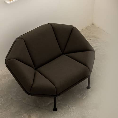 Gepolsterter Sessel Atlas textil grün - KANN DESIGN - Kaki - HR-Schaum, Kvadrat-Gewebe, thermolackierter Stahl