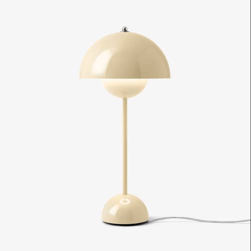 Lampe de table Flowerpot VP3 métal beige / H 50 cm - By Verner Panton, 1968 - &tradition - Ivoire - Acier laqué
