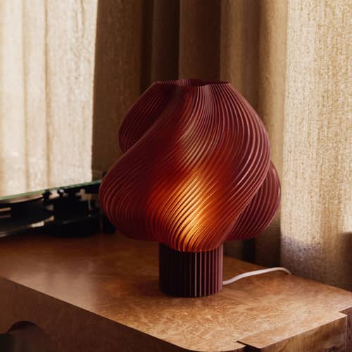 Lampe de table Soft Serve Grande rouge / H 35 cm - CRÈME ATELIER - Cerise - PLA recyclé