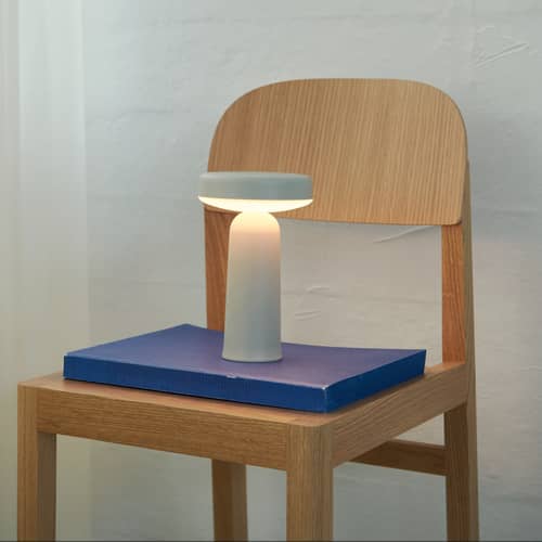 Lampe extérieur sans fil rechargeable Ease plastique gris / Ø 13 x H 21,5 cm - Muuto - Gris - Plastique ABS moulé