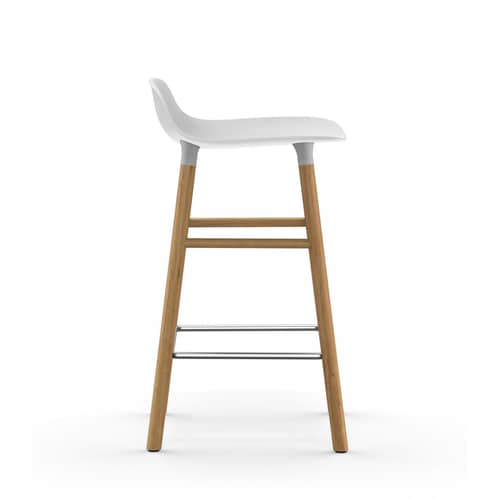Form Bar stool plastic material white H 65 cm / Oak leg - Normann Copenhagen - White / oak - Oak, Polypropylene