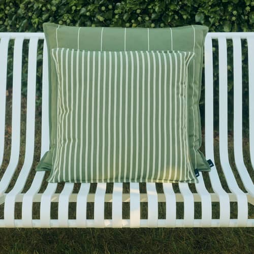 Coussin d\'extérieur Terrazza - Narrow Stripe / 60 x 60 cm - Hay - Vert olive - Polyester recyclé