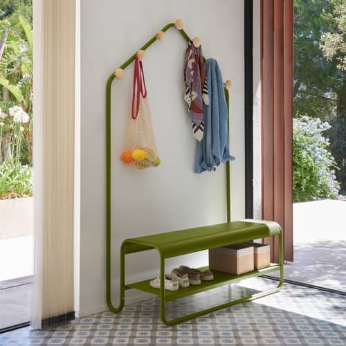 Garderobe Funambule Fermob / B 113 x T 47,5 x H 180 cm - Bank & Garderobe -  Grn - Metall | Made In Design