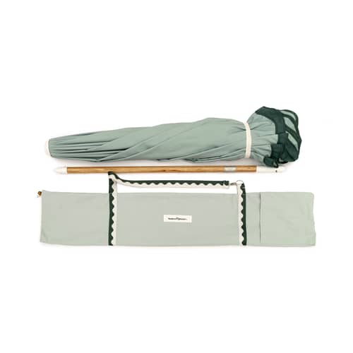 The Amalfi Riviera Parasol textile green / Ø 230 cm - BUSINESS & PLEASURE - Light green / Dark green edge - Aluminium, Fibreglass, Outdoor fabric, Reclaimed wood