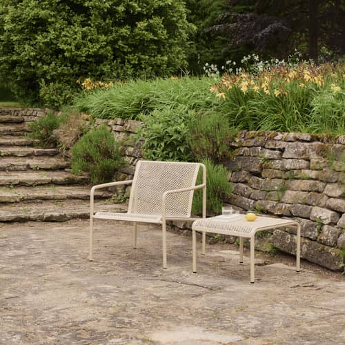 Tavolino Dapple metallo beige / 57 x 57 x H 38,5 cm - Ferm Living - Beige cashmere - Acciaio zincato verniciato a polvere