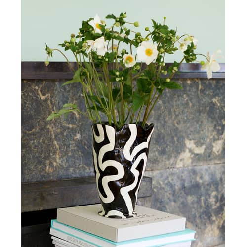 Shadow Vase ceramic black by Jessica Hans / Hand-painted ceramic - Hay - Black & white - Ceramic