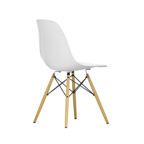 Chaise RE DSW - Eames Plastic Side Chair / (1950) - Pieds bois clair / Recyclé - Vitra - Blanc coton / érable nuance jaune - Érable massif, Plastique recyclé post-consommation