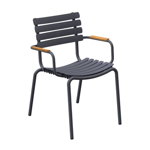 Fauteuil empilable ReCLIPS plastique gris / Accoudoirs bambou - Plastique recyclé - Houe - Gris & bambou - Aluminium thermolaqué, Bambou, Plastique recyclé