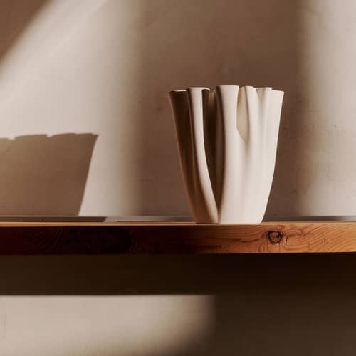 Vase Dedali Medium keramik weiß / Ø 15 x H 18 cm - Ferm Living - H 18 cm / Weiß - Sandstein