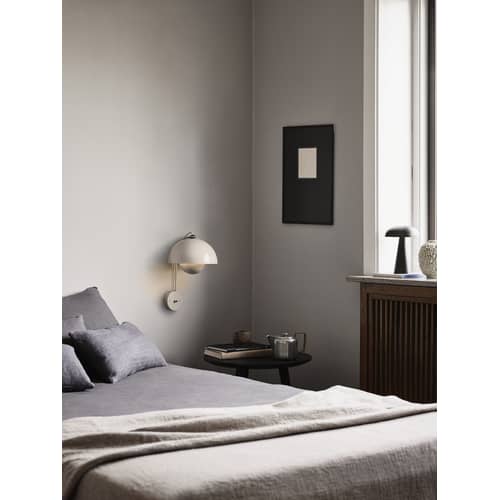 Applique avec prise Flowerpot VP8 métal blanc / By Verner Panton, 1968 - Exclusivité - &tradition - Blanc mat - Aluminium laqué