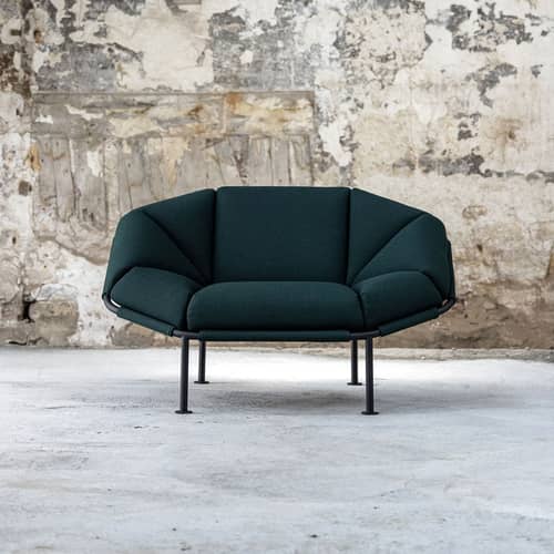 Fauteuil rembourré Atlas - KANN DESIGN - Vert - Acier thermolaqué, Mousse HR, Tissu Kvadrat