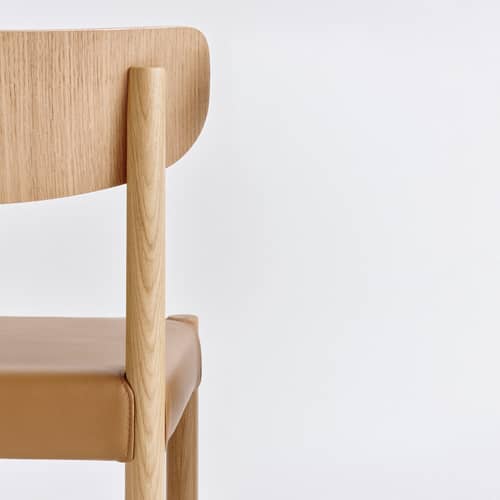Chaise rembourrée Pack 11 / Dossier contreplaqué - Hay - Cognac (cuir Grano) / Chêne huilé - Chêne huilé, Mousse, Tissu