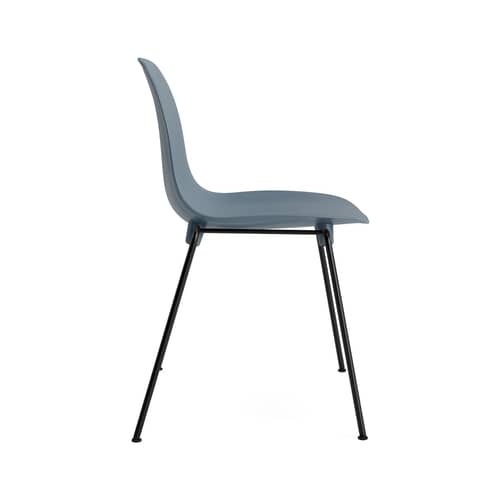 Sedia impilabile Form materiale plastico blu / 4 gambe metalllo - Normann Copenhagen - Blu - Acciaio laccato, Polipropilene