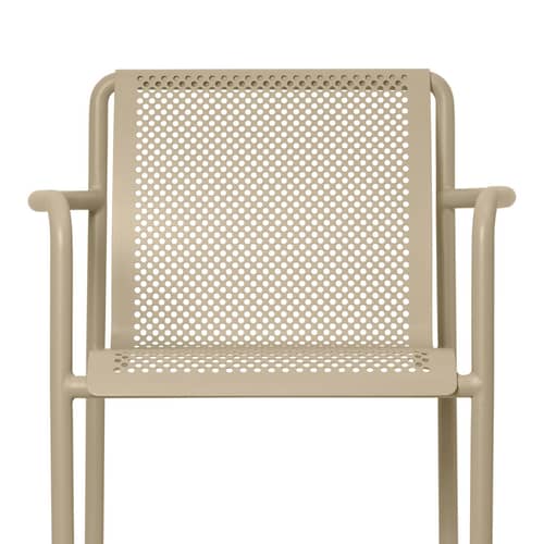 Fauteuil de repas Dapple / Perforé - Ferm Living - Beige Cachemire - Acier galvanisé thermolaqué