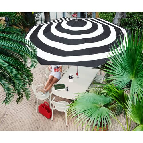Toní Tablo Rectangular table metal beige / 220 x 99 cm - Hole for parasol - Fatboy - Table / Sand - Aluminium