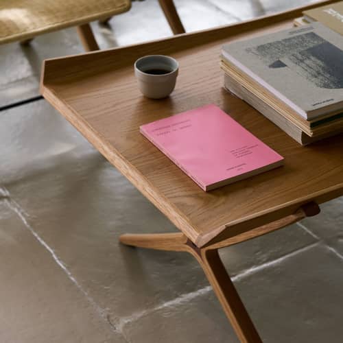 Tavolino X HM13 legno naturale / Ripubblicato nel 1959 - 120 x 61 x H 47 cm - &tradition - Rovere - Acciaio termolaccato, Impiallacciatura modellata