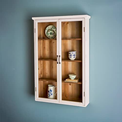 Portaoggetti da parete Hazem legno bianco / L 81 x P 18 x H 122 cm - Bloomingville - Bianco patinato / Sfondo in legno - Abete, Vetro temprato