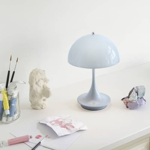 Lampada senza fili ricaricabile Panthella 160 materiale plastico blu / LED - Ø 16 cm - Louis Poulsen - Blu opalino chiaro - policarbonato