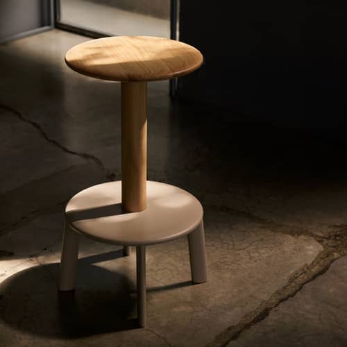 Massif AV39 Swivel bar stool natural wood / H 65 cm - &tradition - Oak / Beige base - Powder coated steel, Solid oak