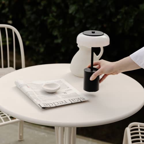 Lampe extérieur sans fil rechargeable Blossi LED / H 26 cm - NUURA - Noir / Blanc opalin - Acrylique, Métal