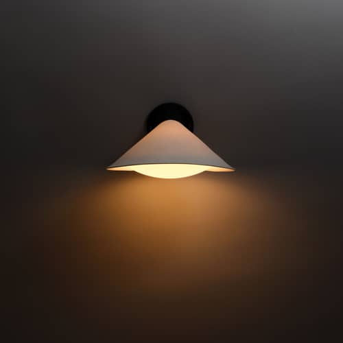 Applique Plume porcelaine / Orientable - Avec écran-diffuseur - DCW éditions - Noir (porcelaine) / Avec écran-diffuseur - Aluminium, Porcelaine