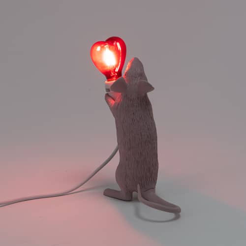 Lampe de table Mouse Sitting #2 / Edition limitée St Valentin - Seletti - Rose / Ampoule cœur rouge - Résine