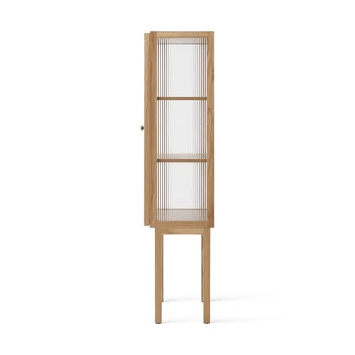 Credenza con piattaia Curiosity Tall legno naturale / L 70,5 x H 168 cm - Vetro scanalato - Audo Copenhagen - H 168 cm / Rovere naturale - , MDF rivestito in rovere, Rovere massello