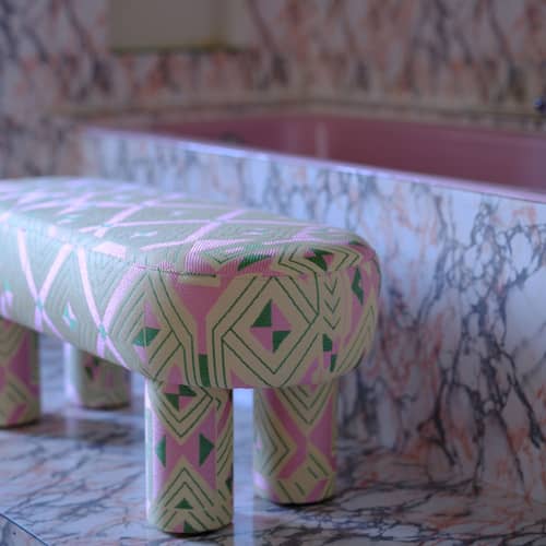 Banquette Ludmila tissu rose / L 100 cm - POPUS EDITIONS - Rose & vert (tissu Jazz) - Bois, Mousse, Tissu