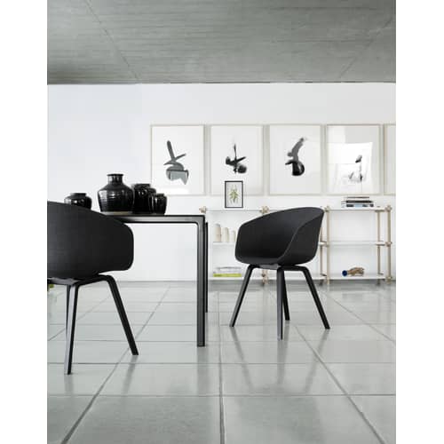 Fauteuil rembourré About a chair AAC23 tissu gris noir / Tissu intégral & chêne teinté - Hay - Gris foncé / Noir - Contreplaqué de chêne teinté, Mousse, Polypropylène, Tissu