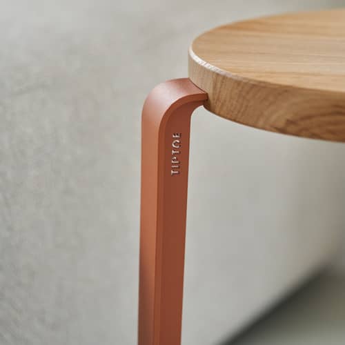 Lou Stackable stool metal red / H 45 cm - Eco-certified Oak - TIPTOE - Tangerine Red - Eco-certified solid oak, Powder coated steel