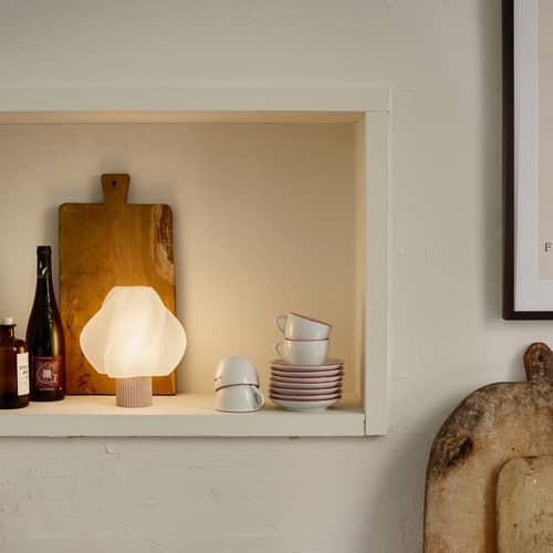 Lampe sans fil rechargeable Soft Serve rose - CRÈME ATELIER - Sorbet Fraise des bois / blanc - PLA recyclé