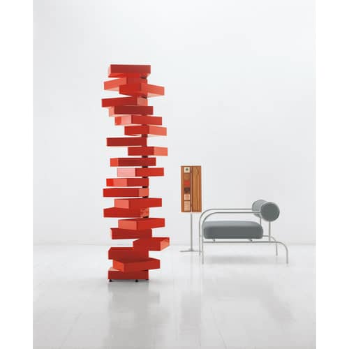 Mobile contenitore Revolving Cabinet materiale plastico rosso / Vani/contenitori girevoli - Shiro Kuramata, 1970 - H 185 cm - Cappellini - Rosso brillante - Acrilico