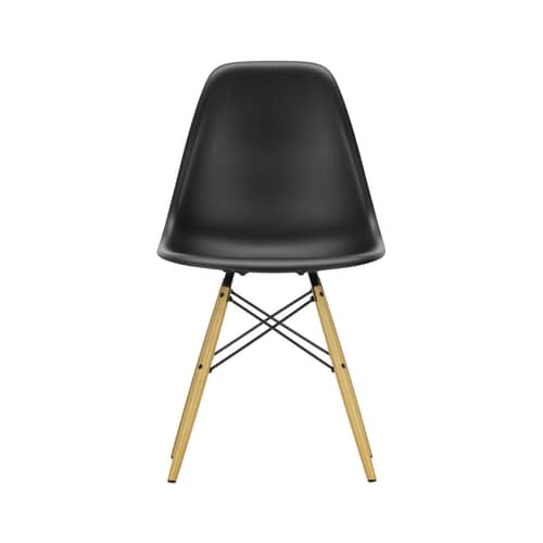 Chaise RE DSW - Eames Plastic Side Chair / (1950) - Pieds bois clair / Recyclé - Vitra - Noir / érable nuance jaune - Érable massif, Plastique recyclé post-consommation