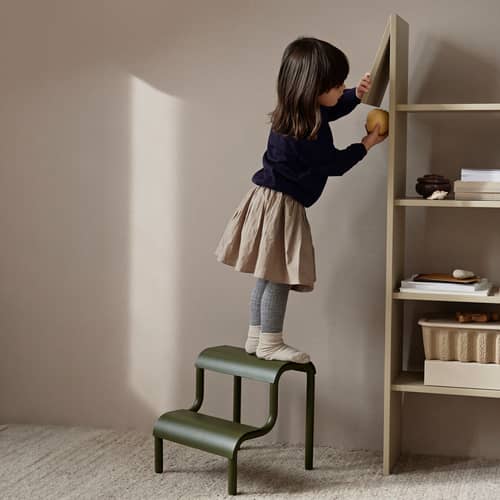 Giraffe Children’s bookshelf wood beige / W 69 x D 24 x H 140 cm - Ferm Living - Cashmere beige - Wood fibre panels