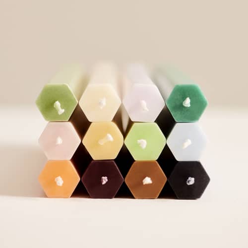 Langkerze Hexagon wachs bunt / Satz von 4 - Sechskantform - Hay - Kühle Töne - Pflanzliches Stearin